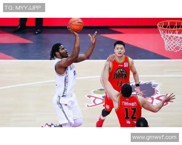 北京首钢与山西队激战正酣比分悬念不断引发球迷热议